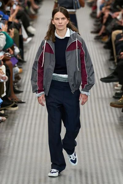 Look 16